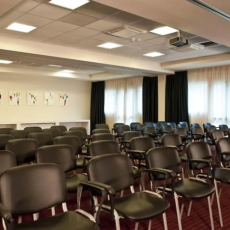 酒店 Four Points Flex By Sheraton Airport 4*